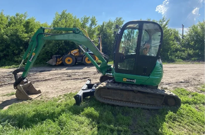 H1-700x461-1.webp JCB 8045 STS, 2007 + 3 CONCHA - Image 1