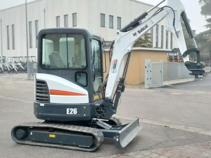 a7-1-700x526-1.webp BOBCAT E26, 2,64 T, + 3 CONCHA - Image 1