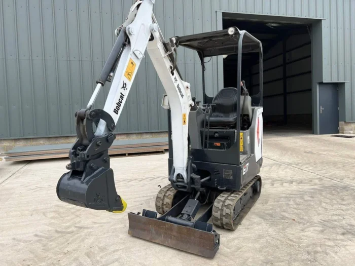 e3-700x525-1.webp BOBCAT E17, 1,7T - Image 1