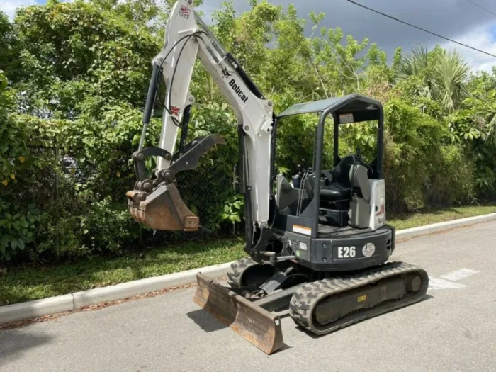 y4-700x525-1.webp BOBCAT E26, 2,5T - Image 1